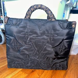 Celeb Style! Pillow On The Go tote handbag! black!